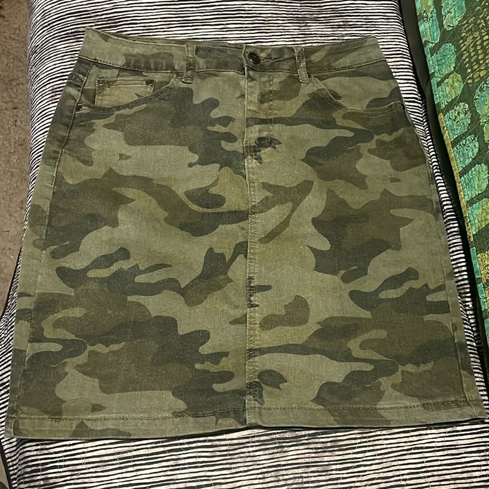 Earl Brand. Camouflage Jean skirt. Size 10.